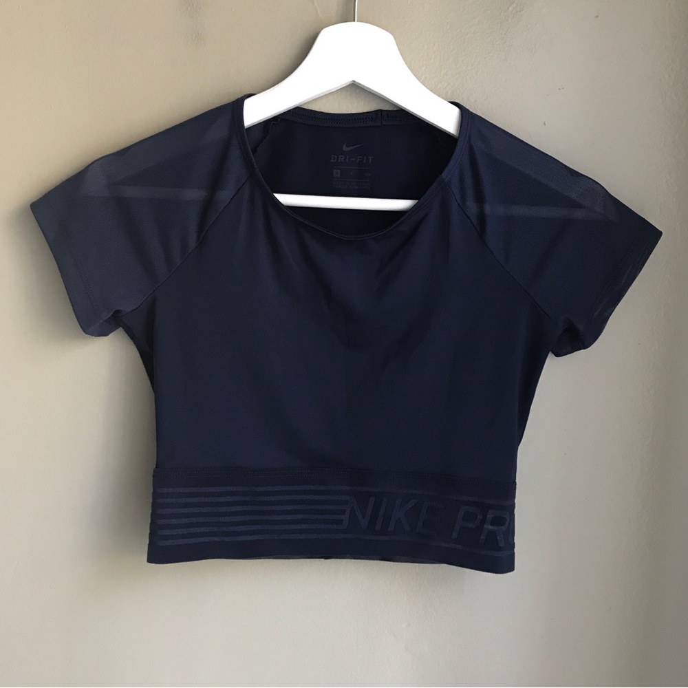 Nike Pro Deluxe Crop Short Sleeve T-Shirt Size: S